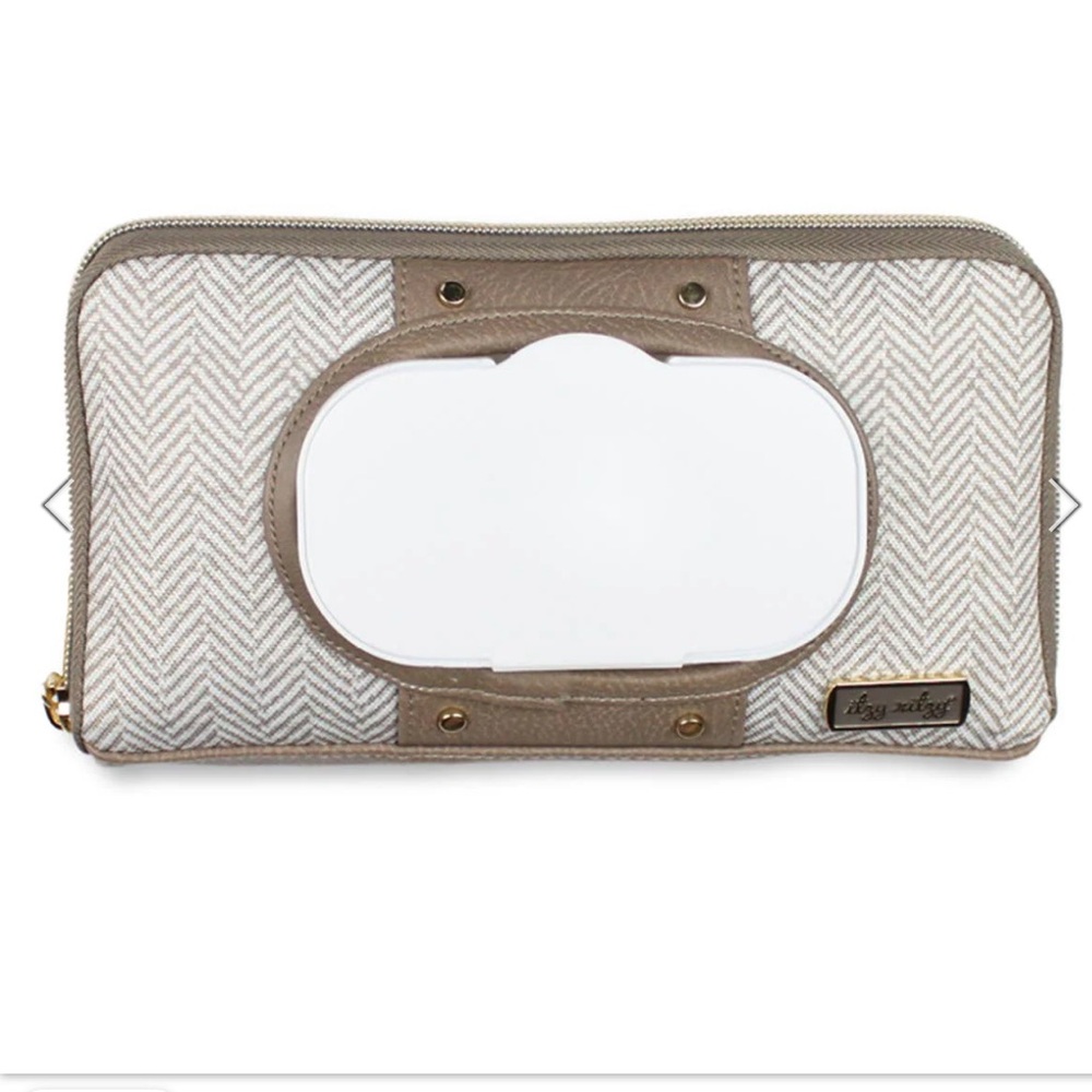 Itzy Ritzy Travel Wipes case; Vanilla Latte
